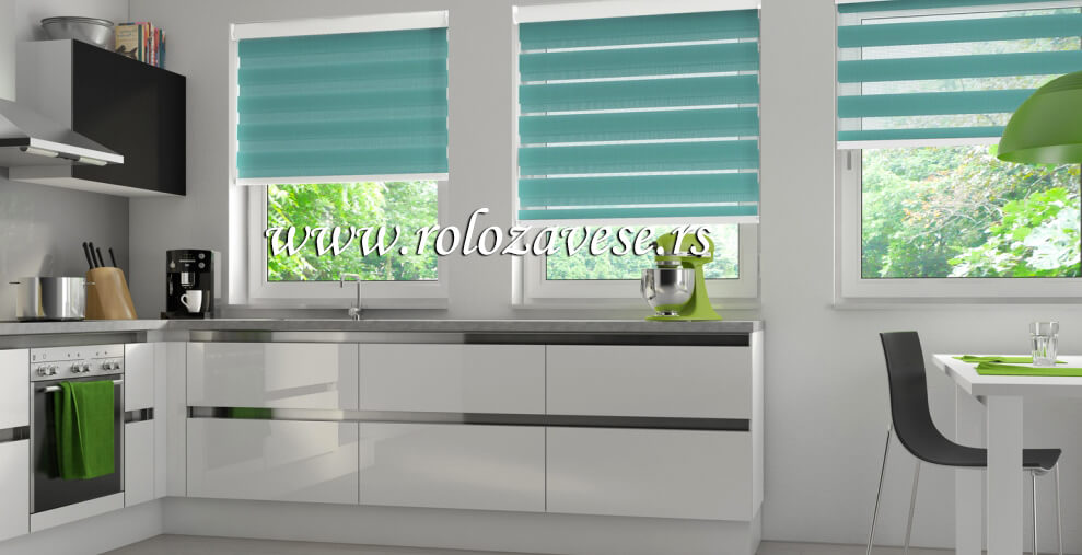 Zebra zavese sa belom maskom u kuhinji